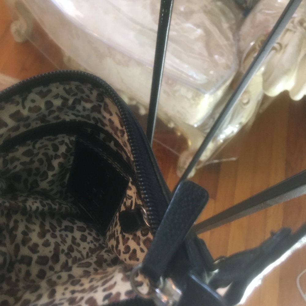 Cross Body - Picture 3 of 8